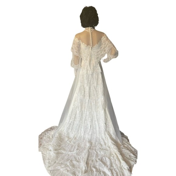 Victorian Elegance: White Wedding Gown by Alfred Angelo" - Picture 2 of 16